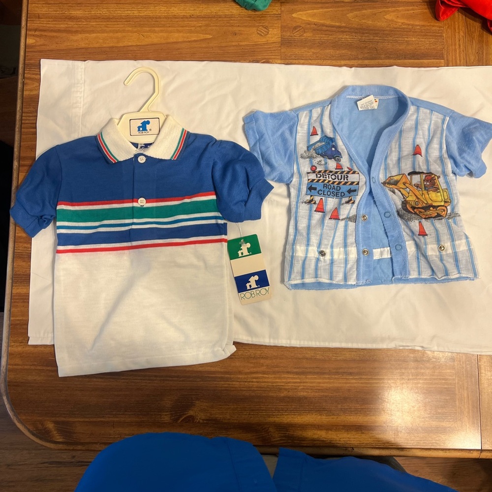 (2) boys tops size (4)